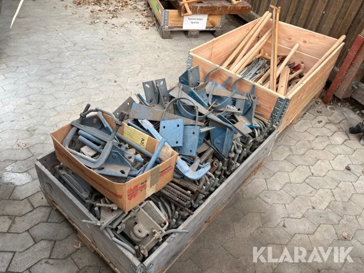 Billede 1 - Assorteret jern og træskafter - 2 paller