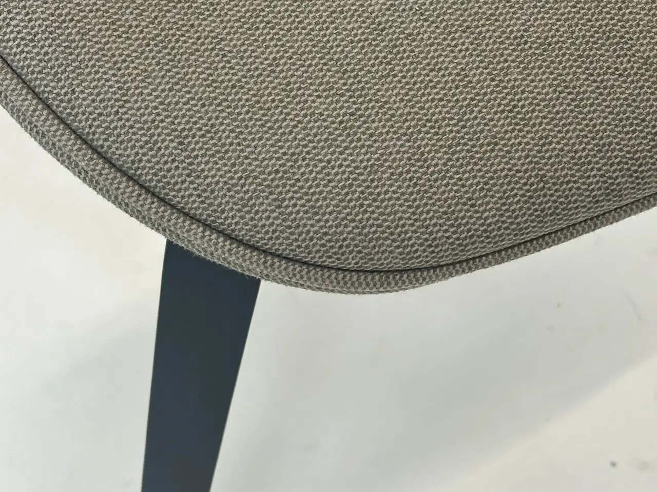 Billede 7 - GUBI | Beetle Chair (Lysegrå)