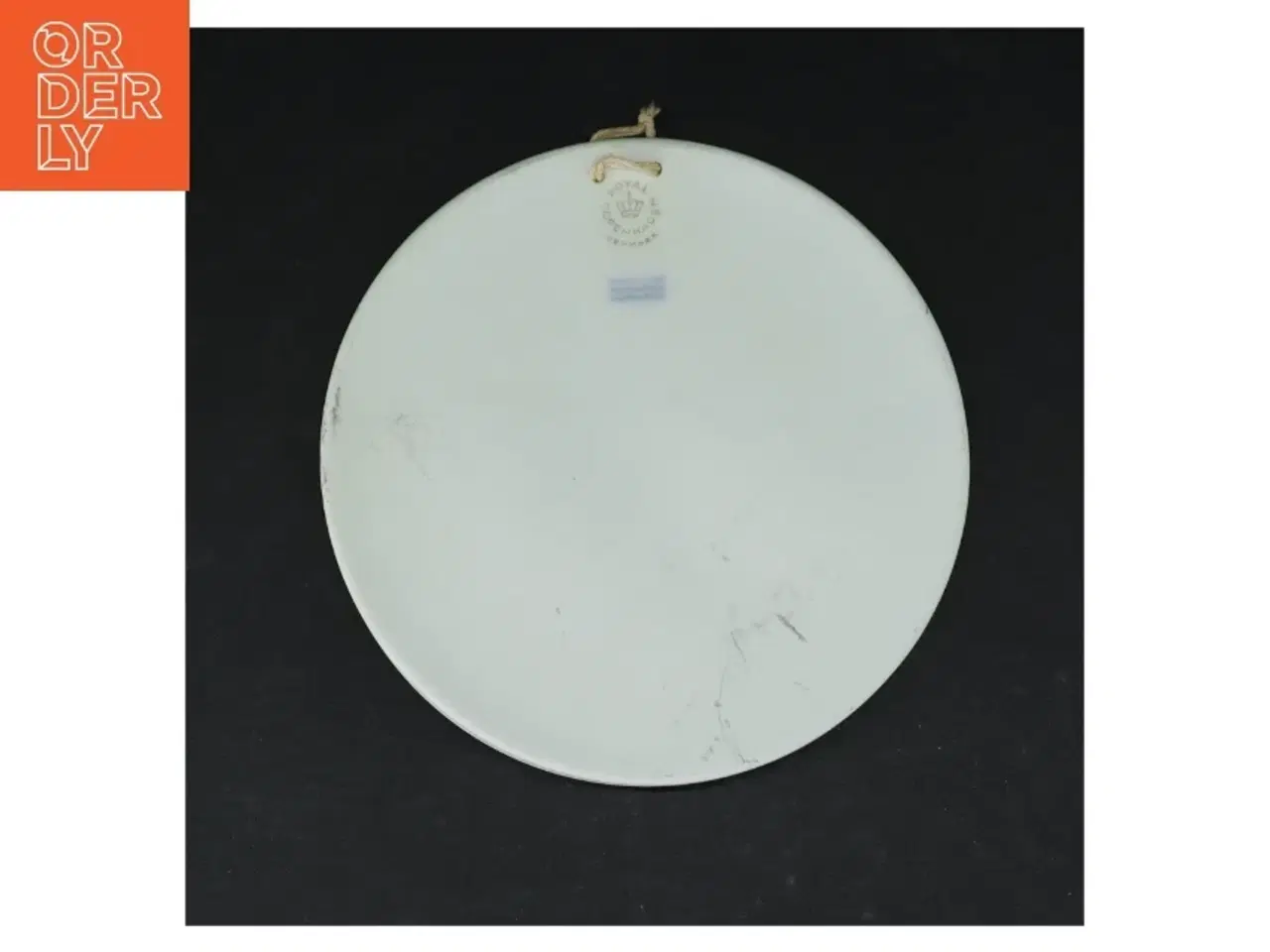 Billede 3 - Porcelænsplatte med relief fra Royal Copenhagen (str. Ø. 16 cm)