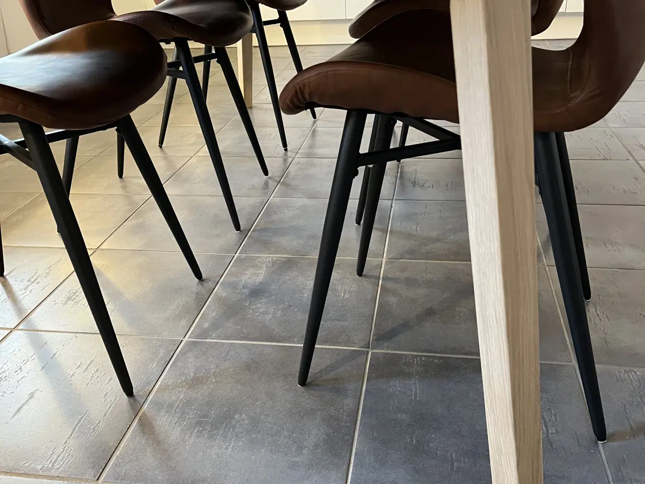 Billede 2 - Spisebord fra dansk snedkeri.