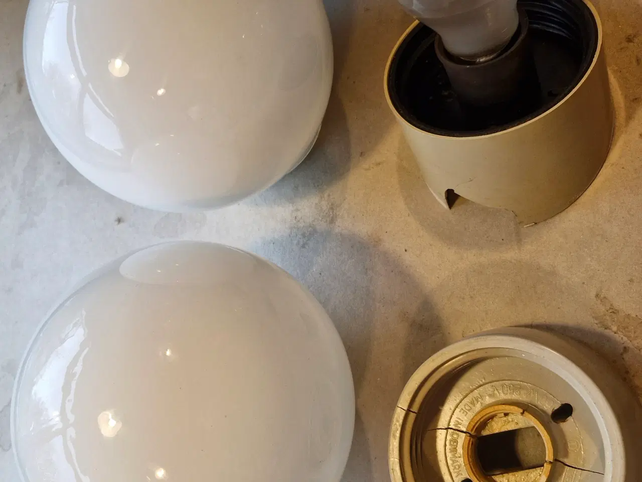 Billede 1 - Opal kugleglas, 2 stk med sokkel