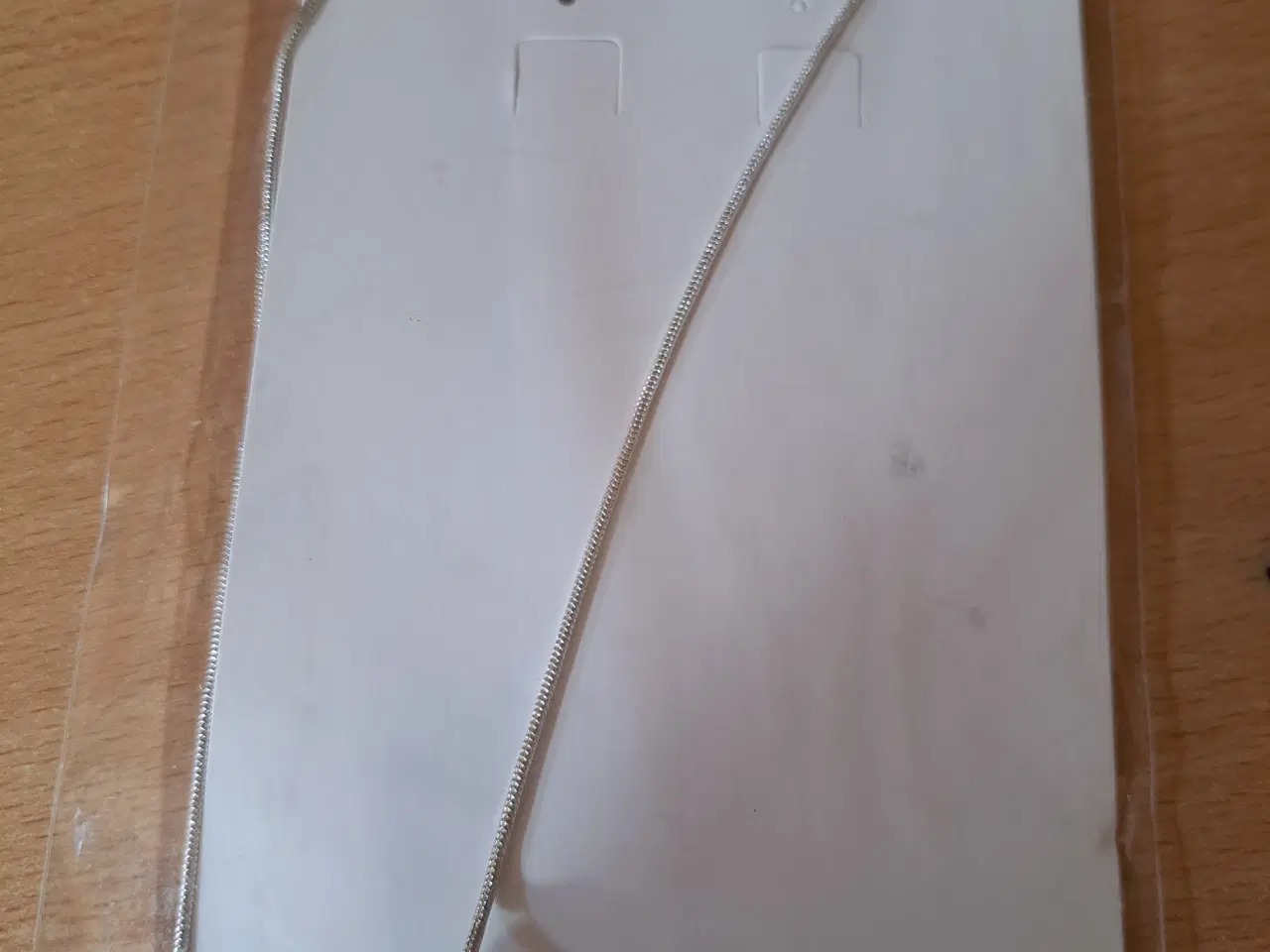 Billede 1 - Halskæde med en lille kugle med sten i