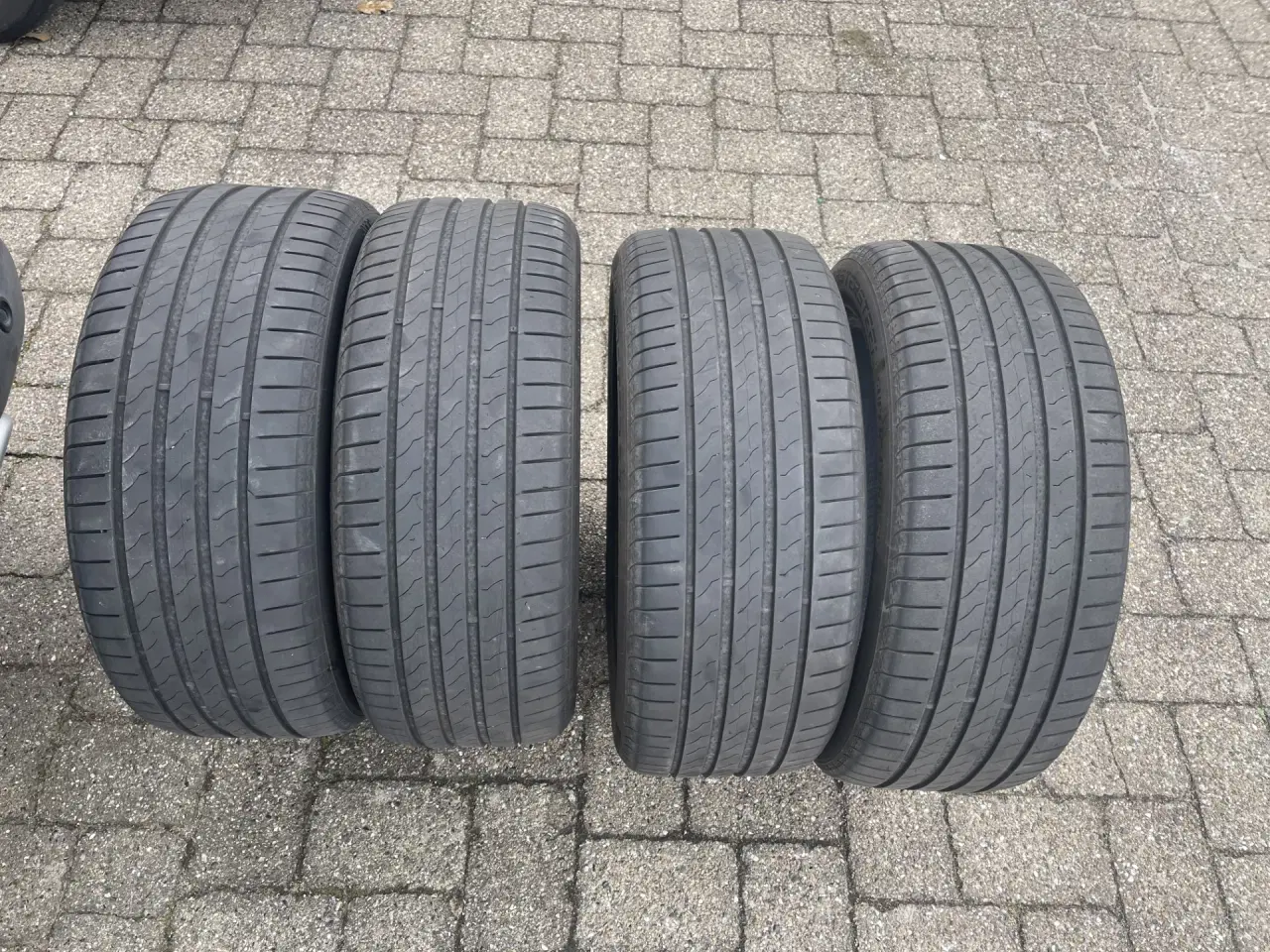 Billede 1 - sælges 4 stk sommer dæk  str 215/50zr17. 