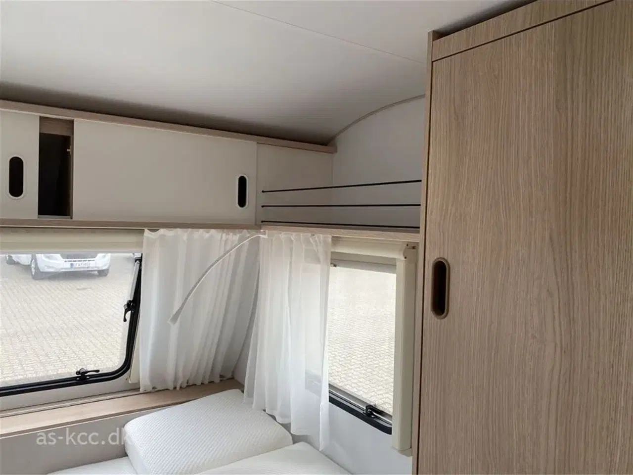 Billede 11 - 2025 - Adria Aviva 492 LU Adria Aviva 492 LU årg. 2025 med siddegruppe og 2 enkeltsenge med udtræk 5 sovepladser og 4 siddepladser