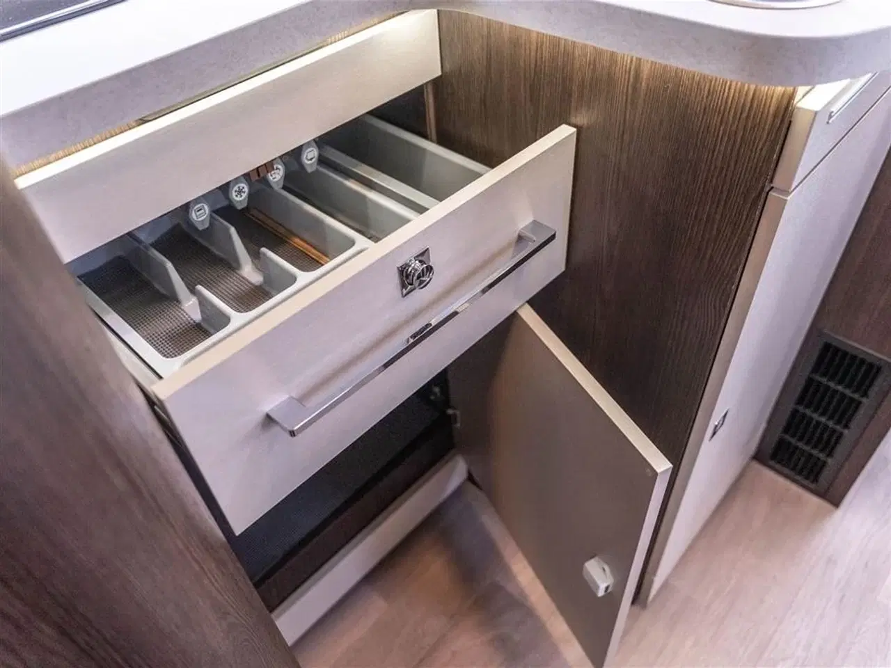 Billede 10 - 2023 - Benimar Sport 363 NK Ekstrem velholdt autocamper til familien