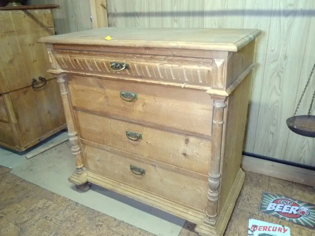 Billede 2 - Kommode i træ ca. 80x60xH90cm