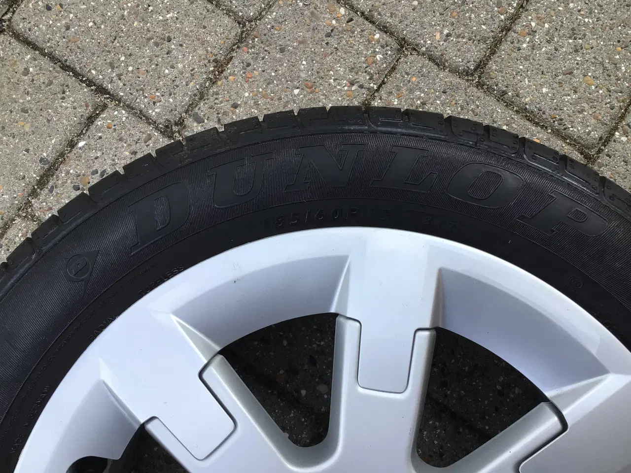 Billede 1 - Alu fælge med dæk