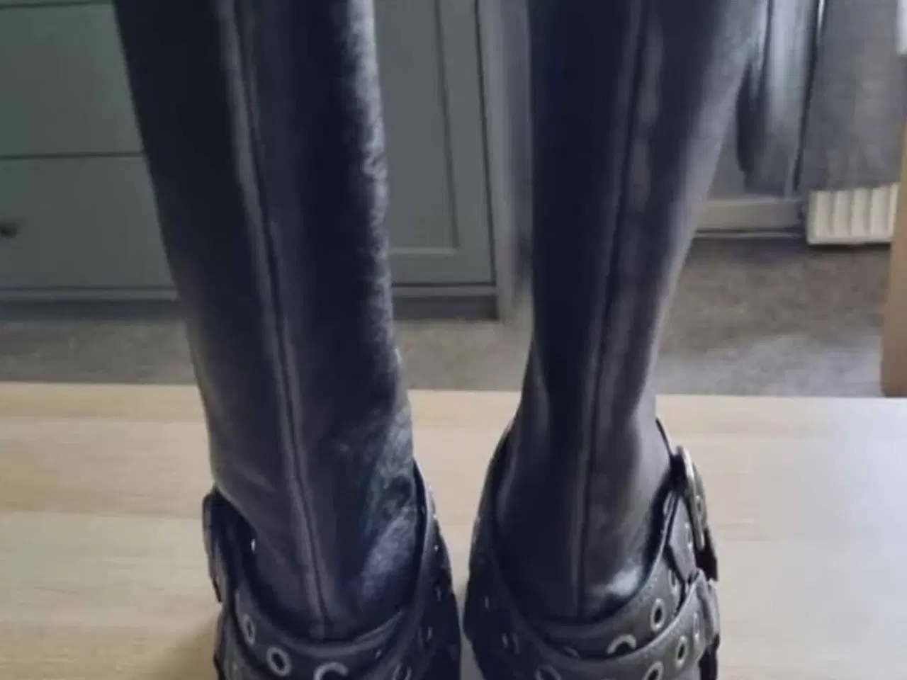 Billede 4 - Bershka sorte biker støvler stonewash look