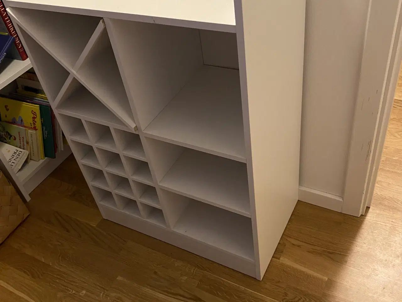 Billede 3 - Hvid stabil vinreol