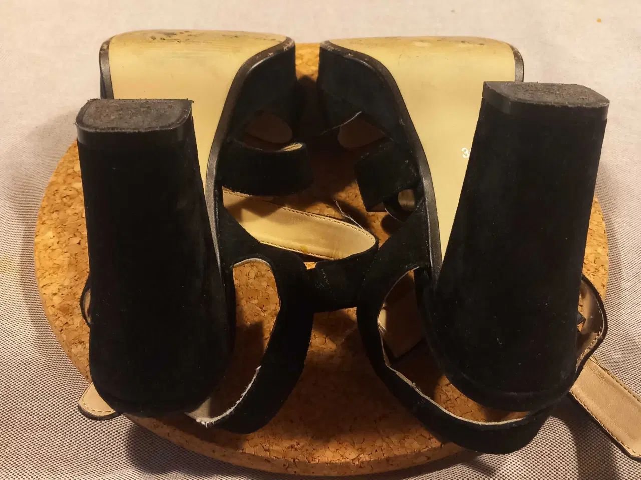 Billede 4 - Sorte højhælede sandaler