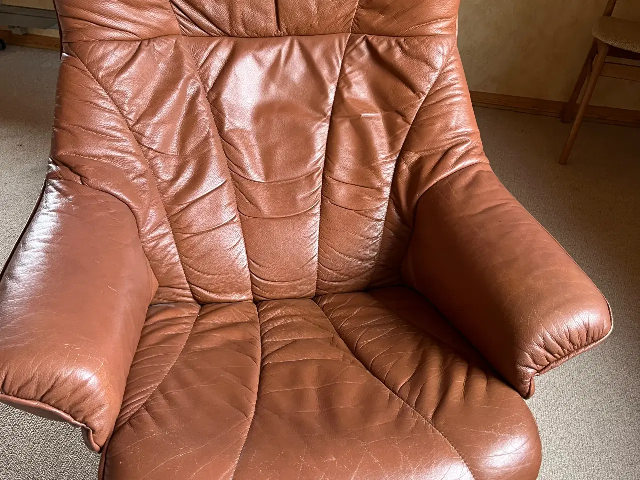 Billede 2 - Cognac farvet læder lænestol m. fodskammel