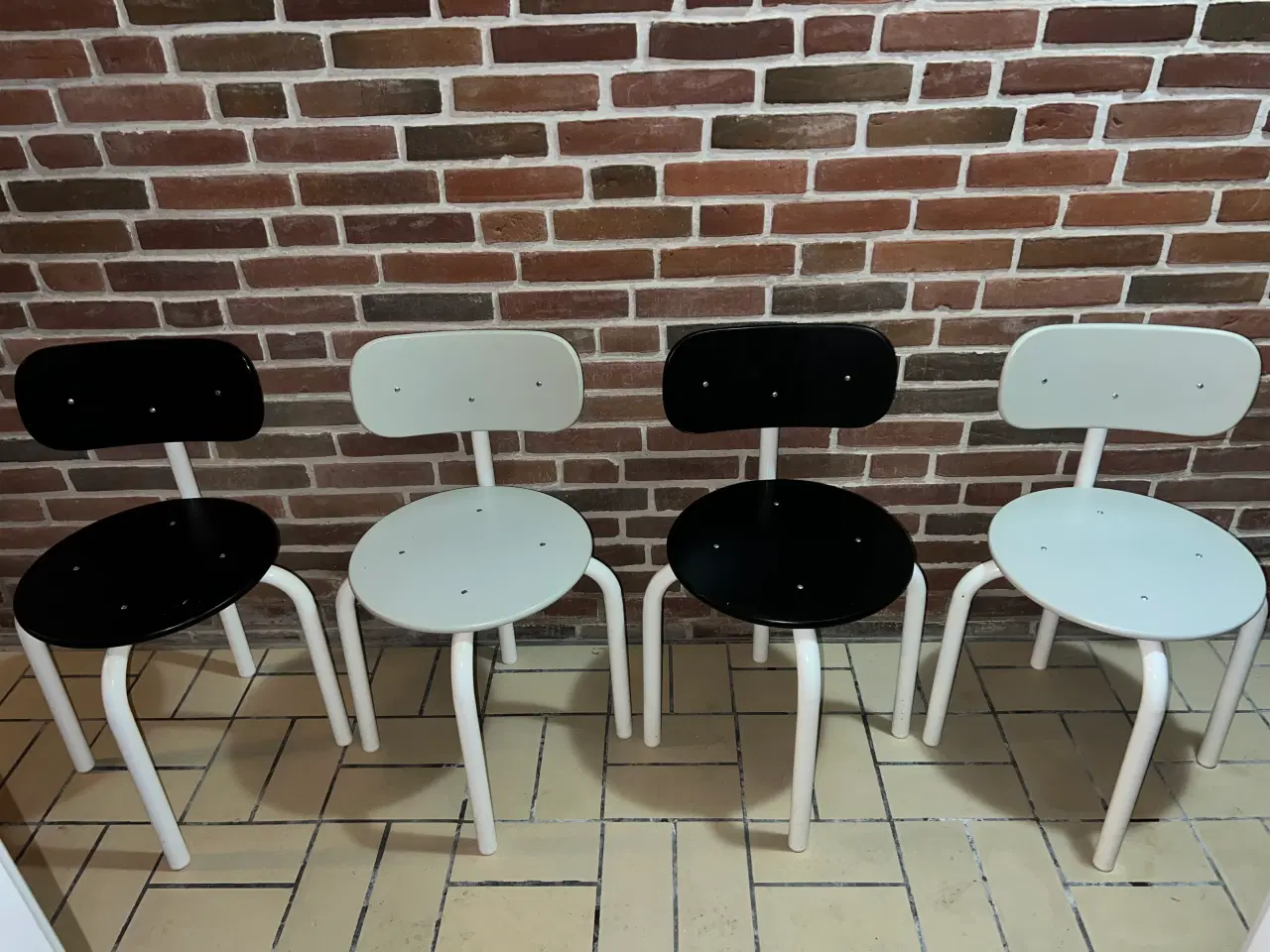 Billede 4 - 4 x taburetter i grå og sort