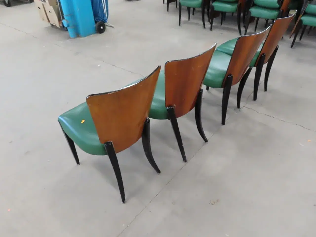 Billede 4 - 4 stk. Stole med træryg og grøn læder (se Beskrivelse)