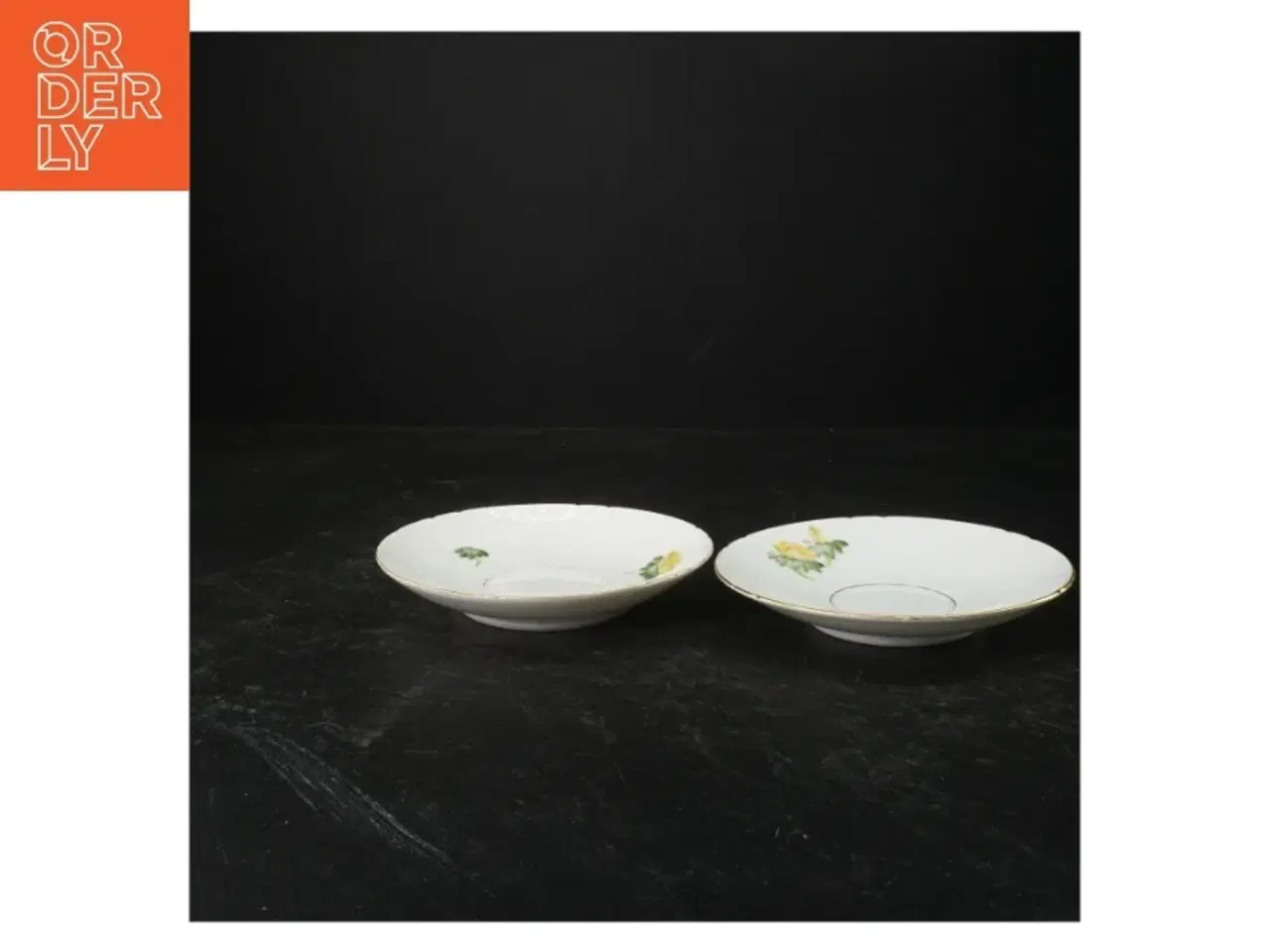 Billede 1 - Porcelænsunderkopper med blomstermotiv fra B&G (str. Ø 15)