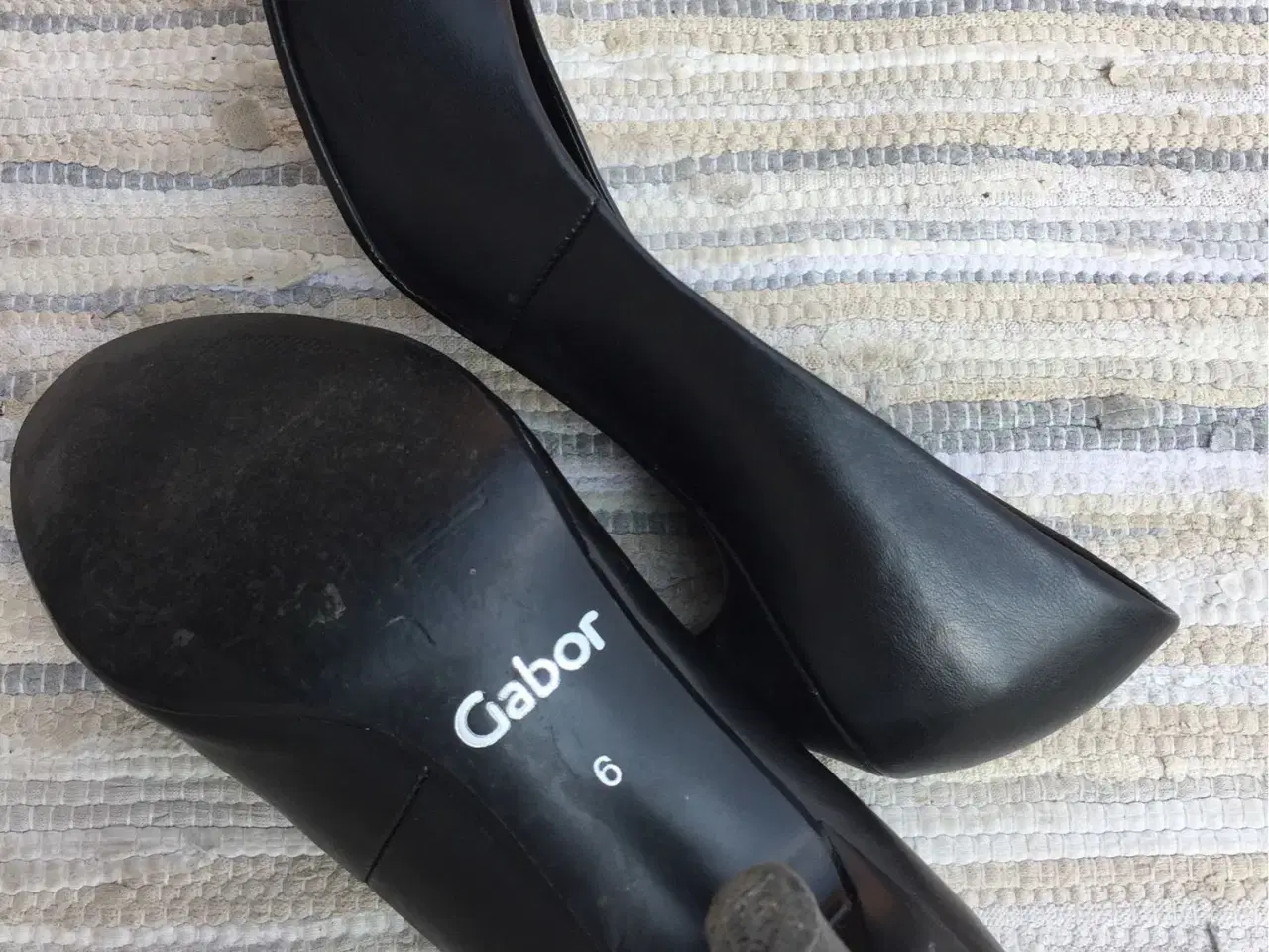 Billede 2 - GABOR sort sko med høj hæl