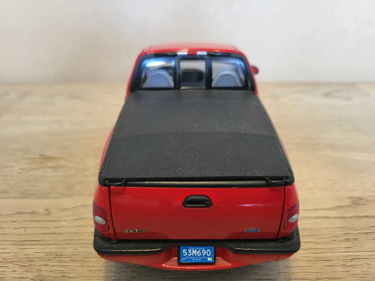 Billede 5 - Modelbil: Ford F150 SVT (1999)  Skala 1/18.