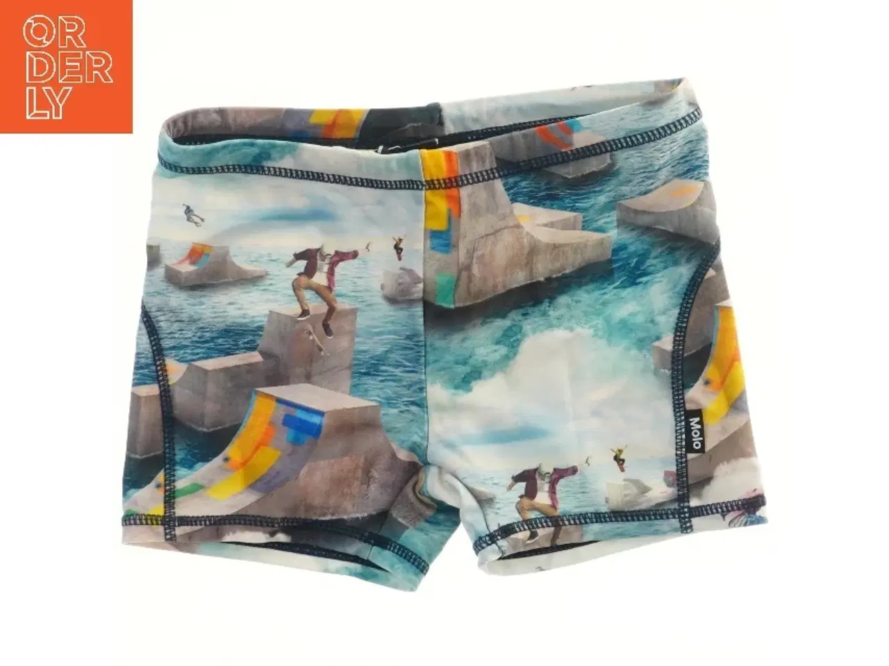 Billede 1 - Badebukser med skateboard-motiv fra Molo (str. 122)
