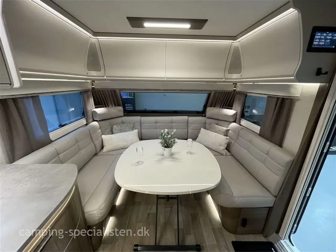 Billede 5 - 2026 - Kabe Imperial 630 TDL E8 Kabe Imperial 630 TDL E8 KS spejlvendt model 2026 kan nu opleves hos Camping-Specialisten