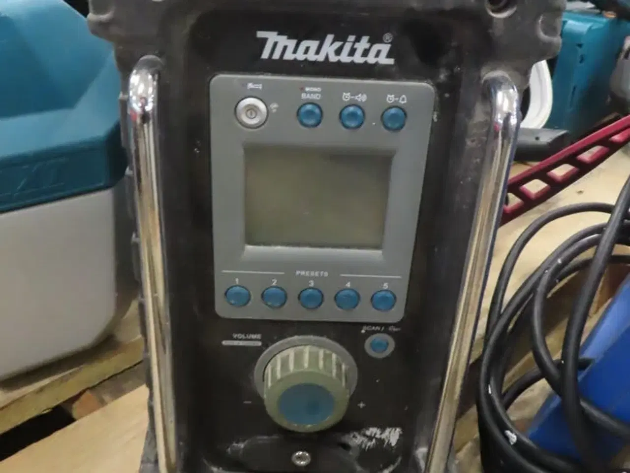 Billede 2 - Arbejdsradio samt akku-støvsuger MAKITA