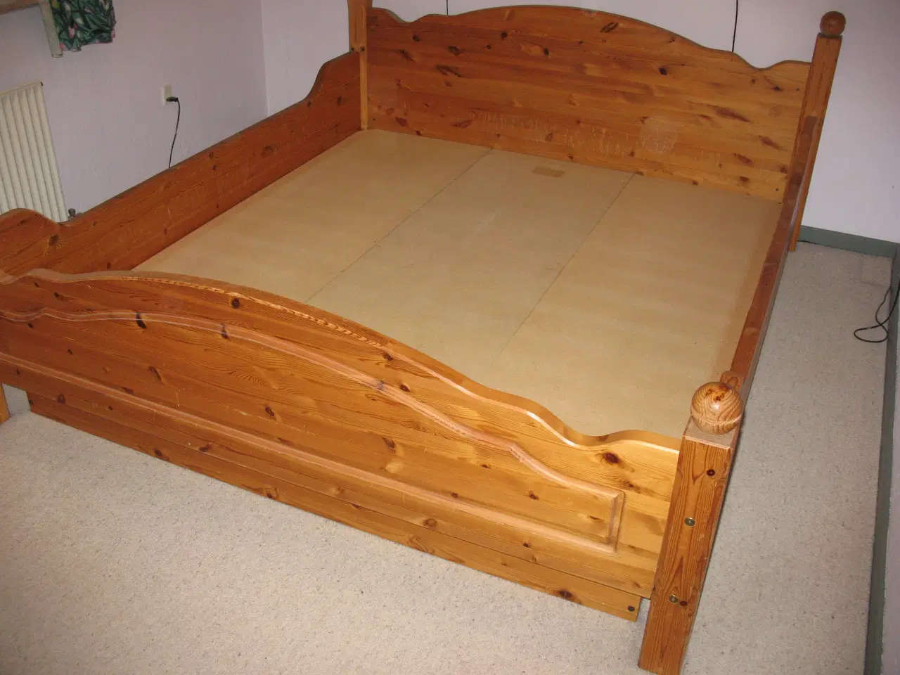 Billede 1 - Fyrretræ, massiv, dobbeltseng (uden madras)