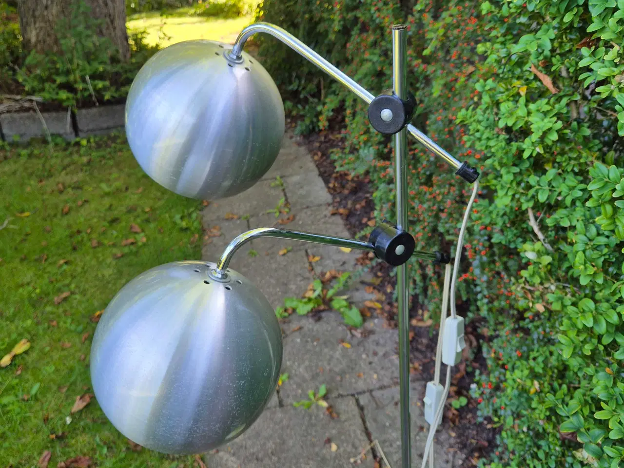 Billede 4 - Retro gulvlampe med to kugleskærme 