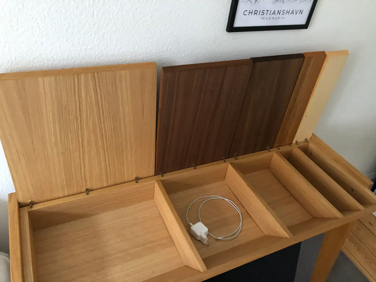 Billede 3 - Skrivebord / konsolbord med skuffer.