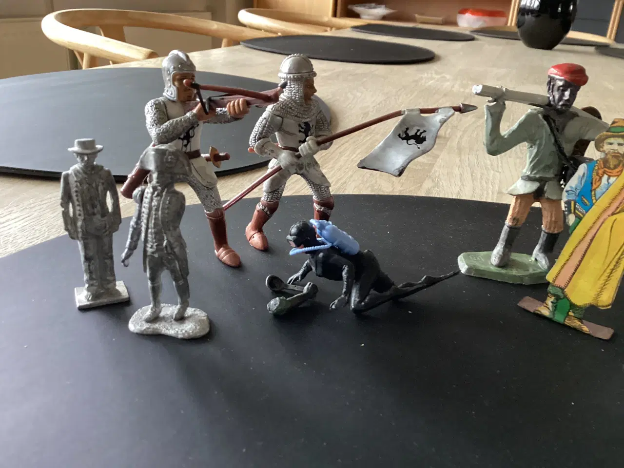 Billede 2 - Samtlige figurer 