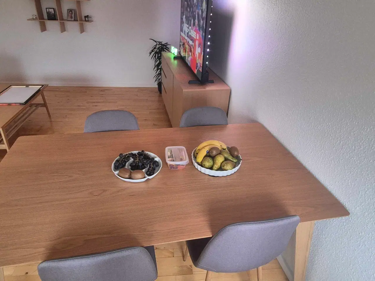 Billede 5 - Spisebord og stole