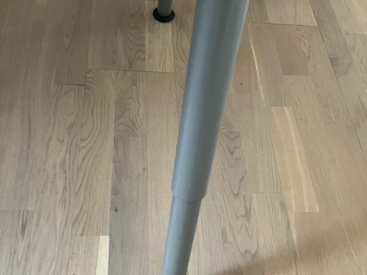 Billede 2 - Ikea skrivebord med hæve-sænke ben