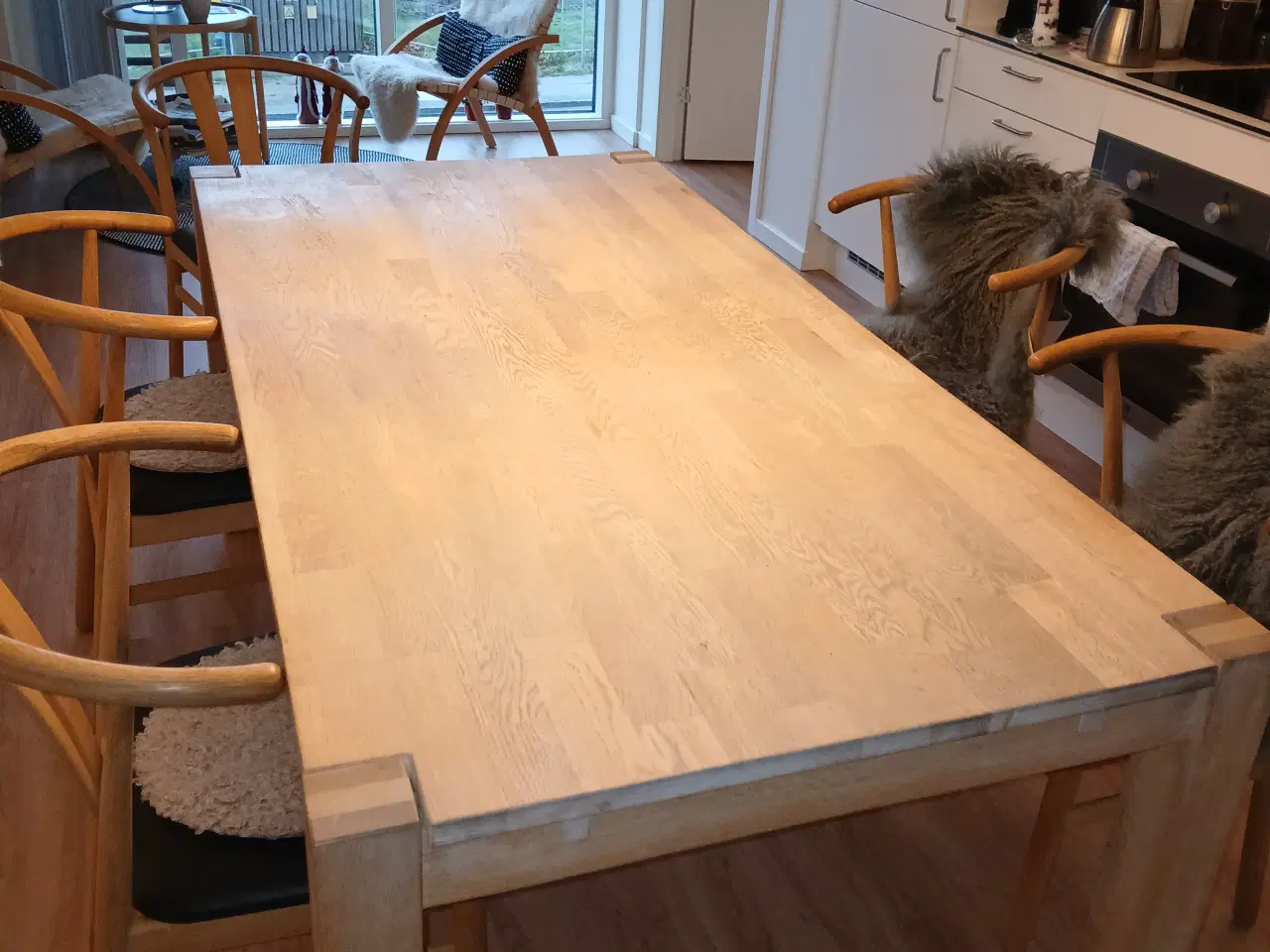 Billede 2 - Spisebord i massiv egetræ