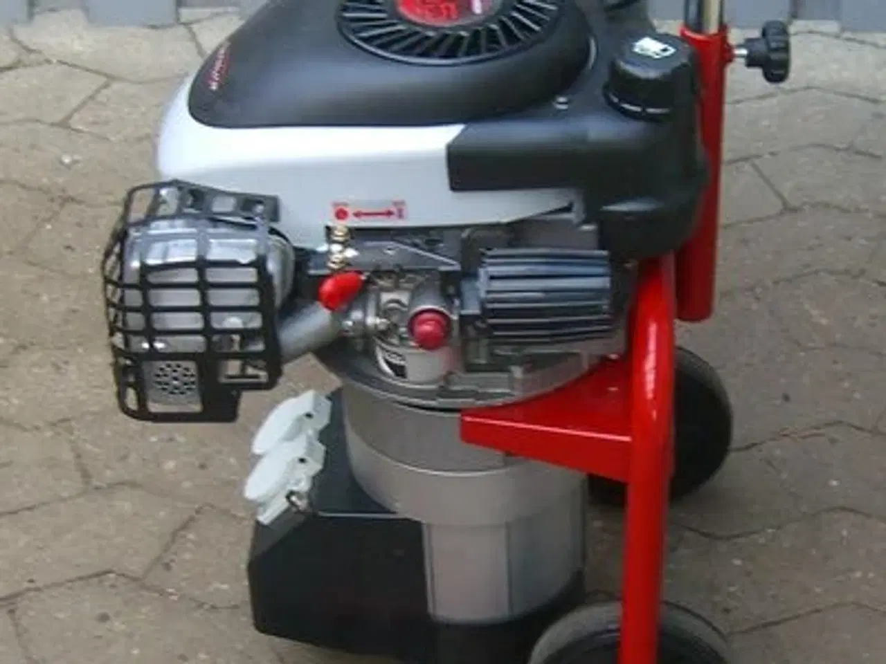 Billede 1 - Generator til nødstrøm