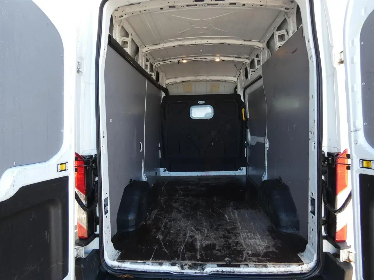 Billede 8 - Ford Transit 350 L2H2 2,0 TDCi Trend 130HK Van 6g