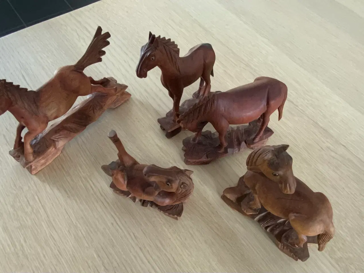 Billede 5 - 7 gamle små træfigurer heste, elefant og hjort