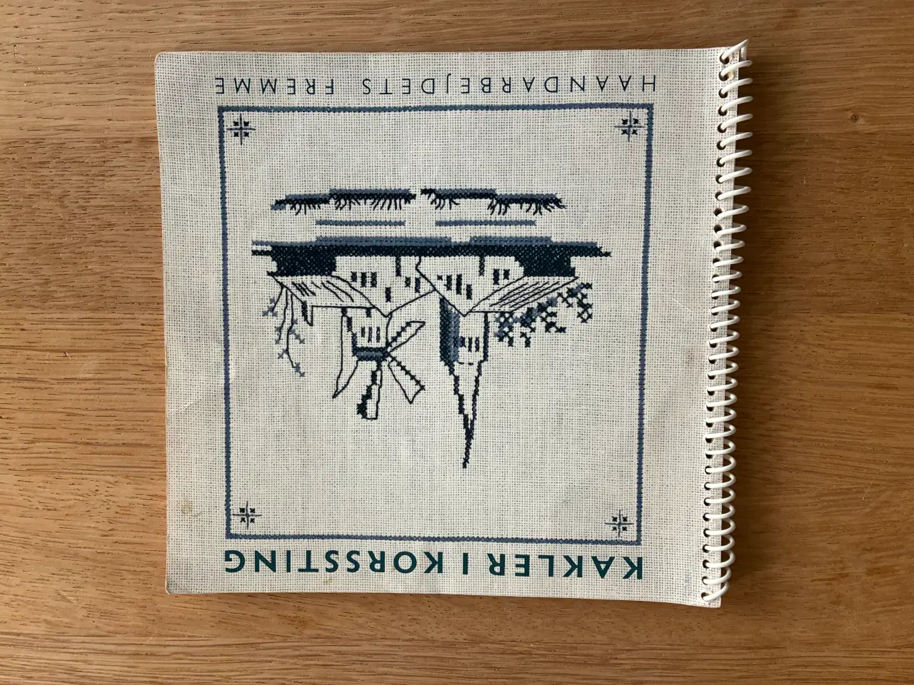 Billede 2 - Kakler i Korssting - Haandarbejdets Fremme