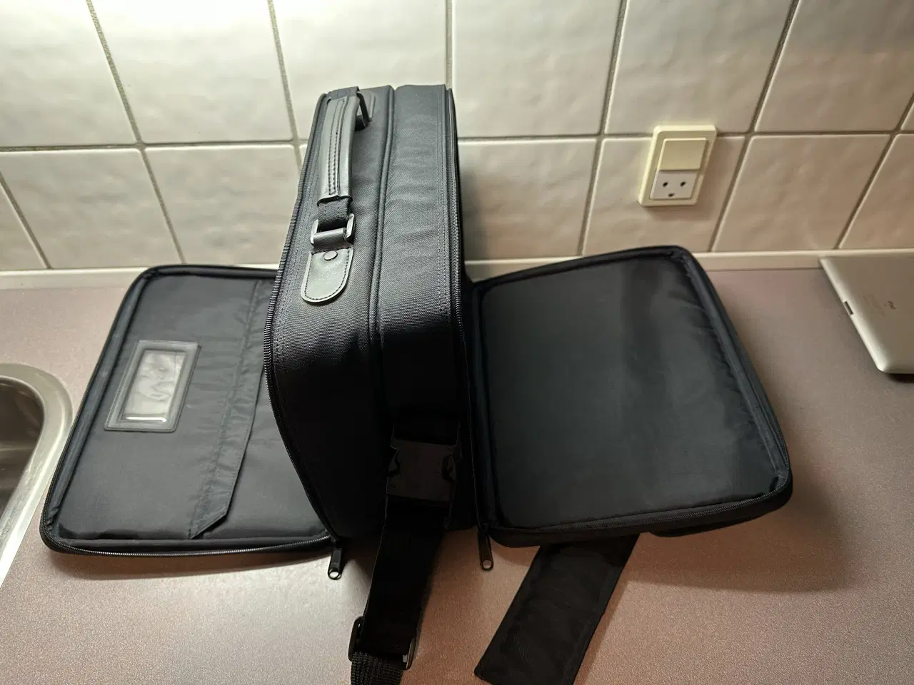 Billede 3 - Rummelig computer eller foto taske