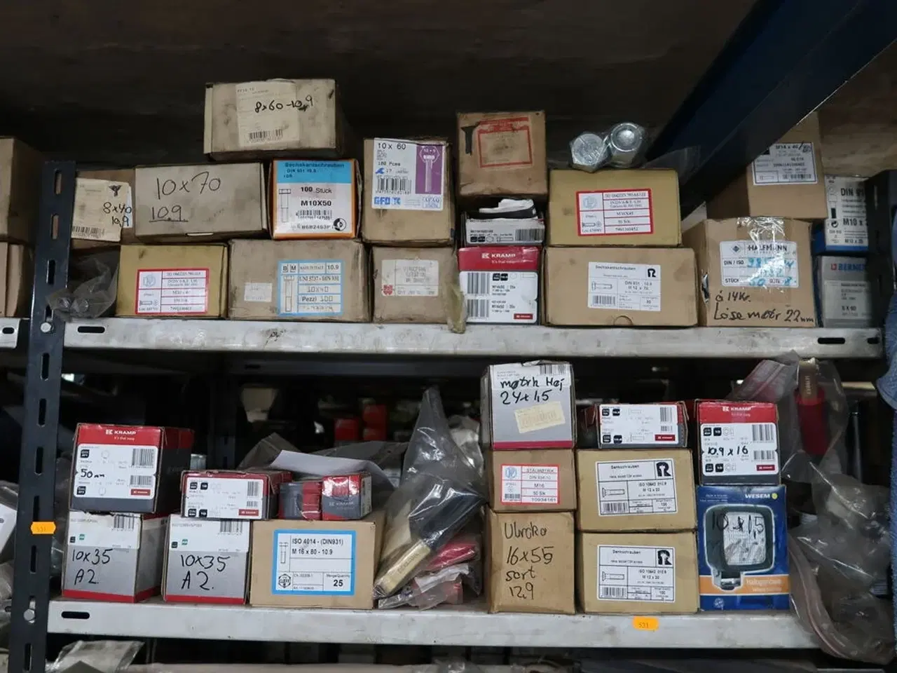 Billede 7 - Reol med div. Reservedele, værktøj m.m.