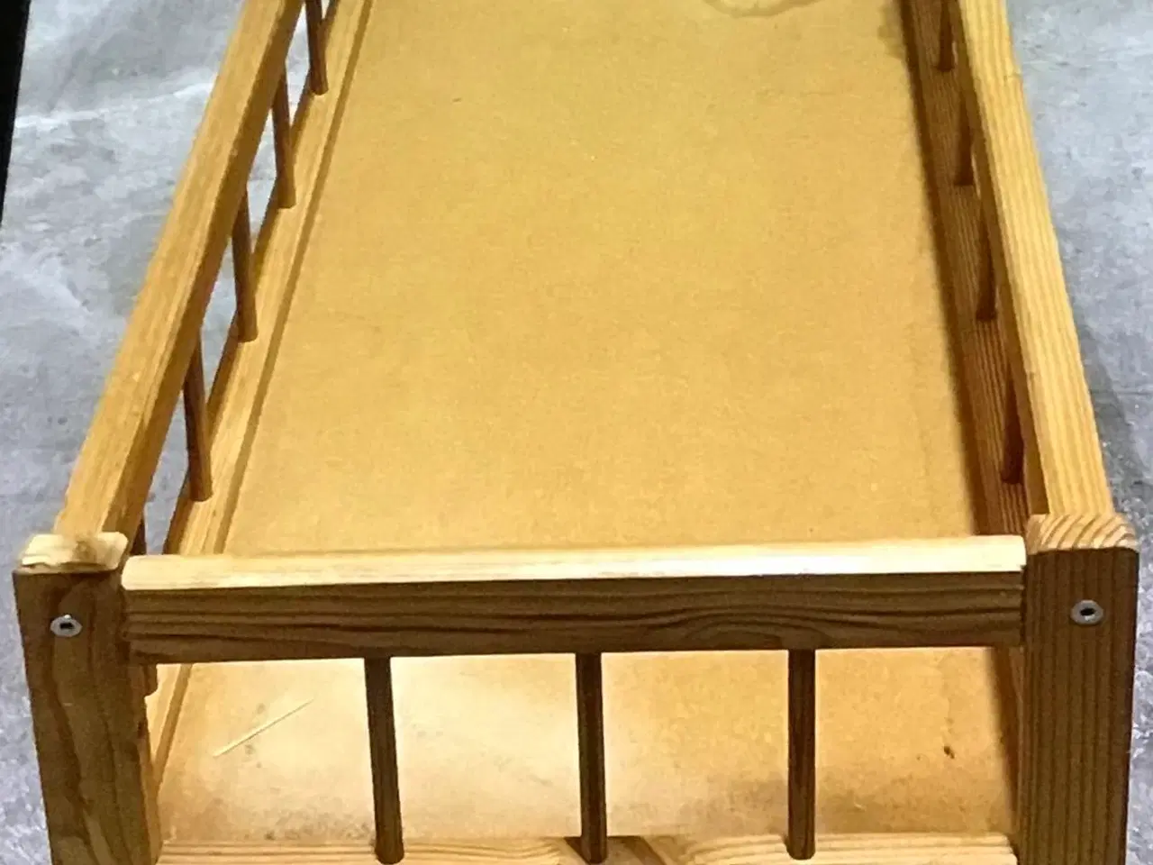 Billede 1 - Dukke seng 