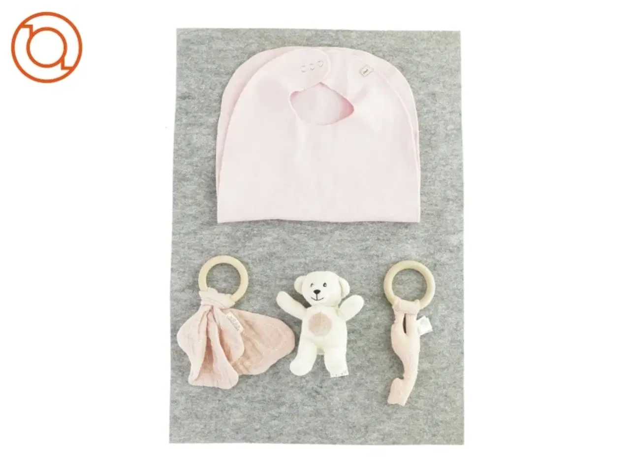 Billede 1 - Hagesmæk, bamse og 2 rangler