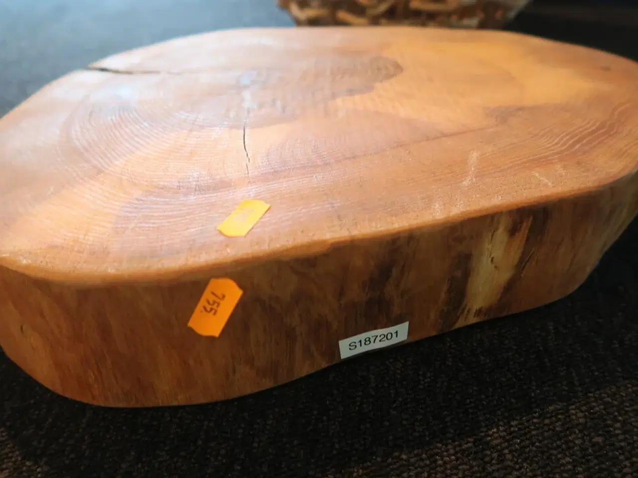 Billede 2 - Planke i Ask uden bark Diam 460 x H80 mm Lakeret (Udstillingsmodel)