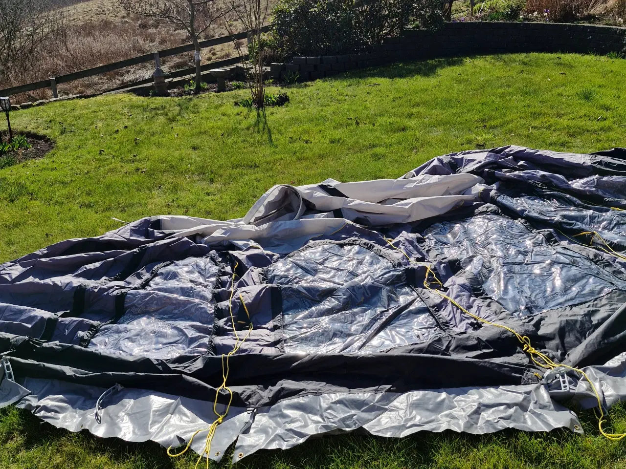 Billede 5 - Isabella explorer nærmest nyt rejsefortelt 