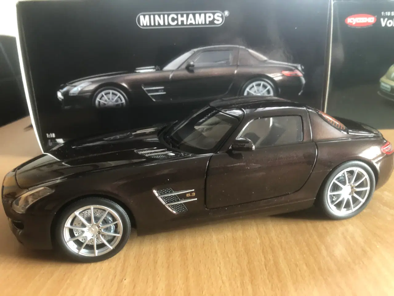 Billede 2 - 1:18 Mercedes SLS 2010