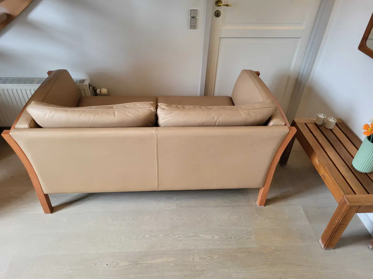 Billede 3 - Brun lædersofa i træramme