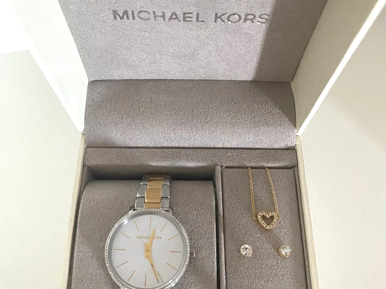 Billede 5 - Michael Kors dame ur inkl armbånd og øreringe