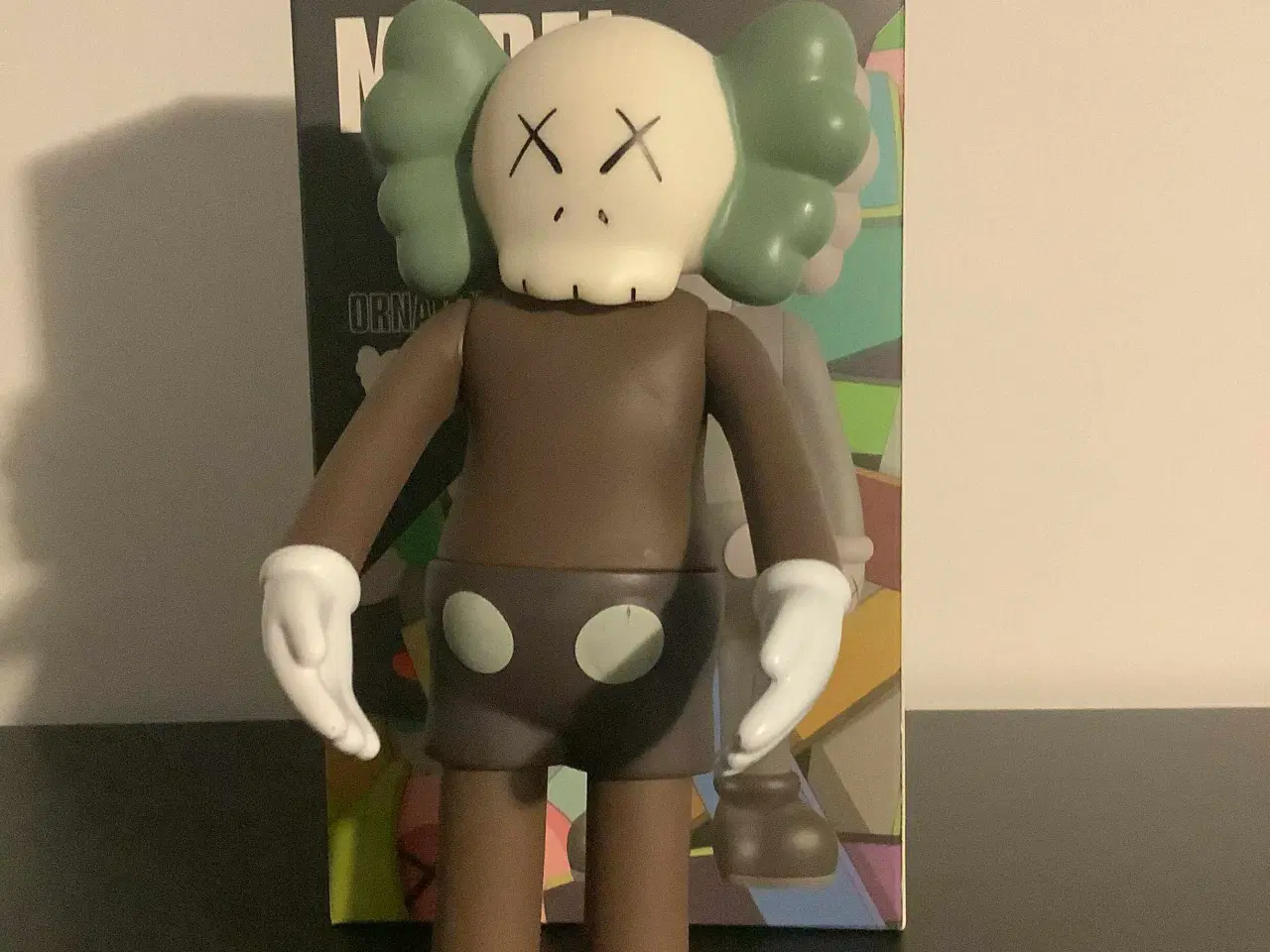 Billede 3 - KAWS Exquisite Model Figurine 18 cm Brun og Grøn