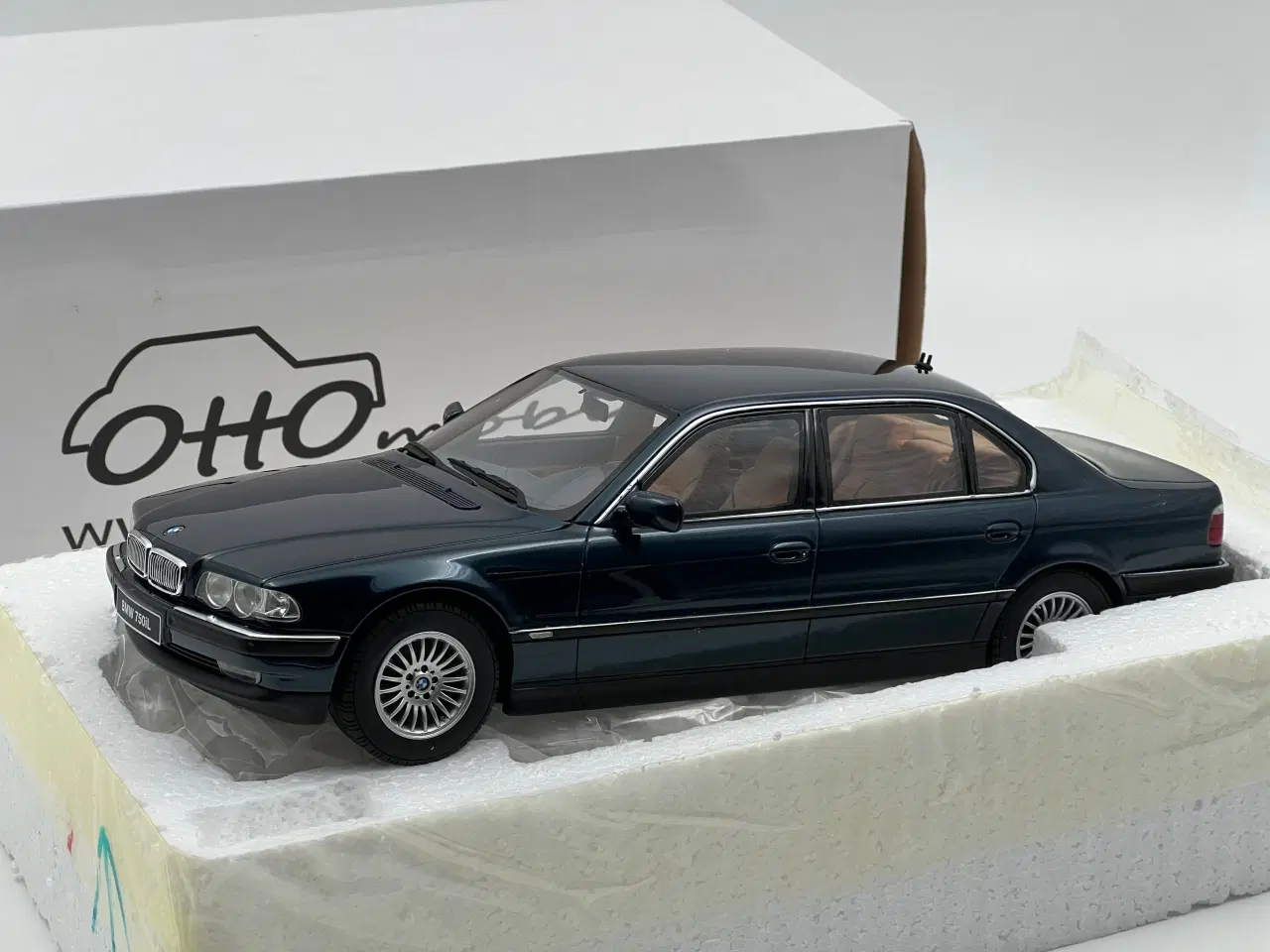 Billede 2 - 1995 BMW 750iL Limited Edition - 1:18
