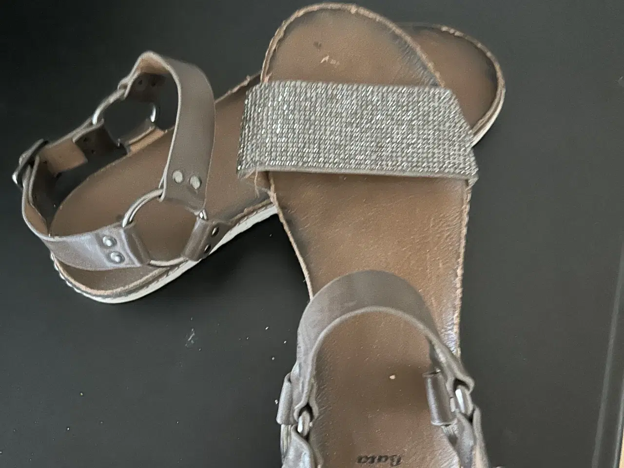 Billede 2 - Sandaler med små rhinsten