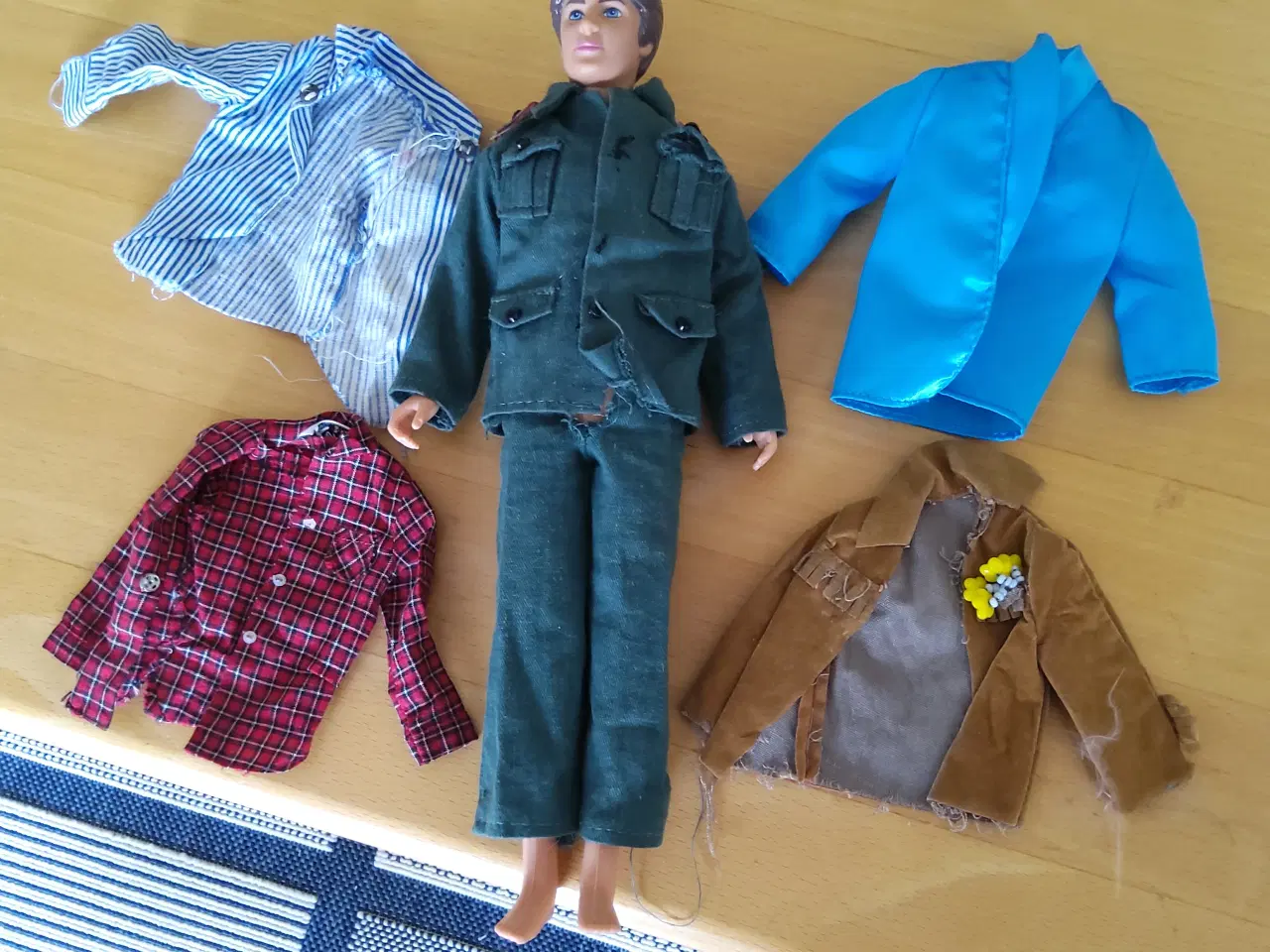 Billede 2 - Dukke  Ken tøj