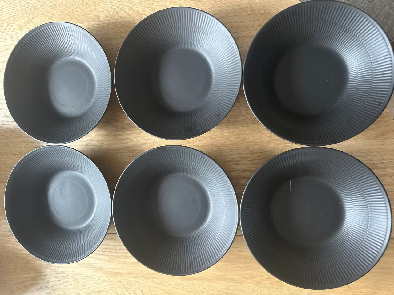 Billede 7 - Royal Copenhagen dyb tallerken 24stk sort riflet