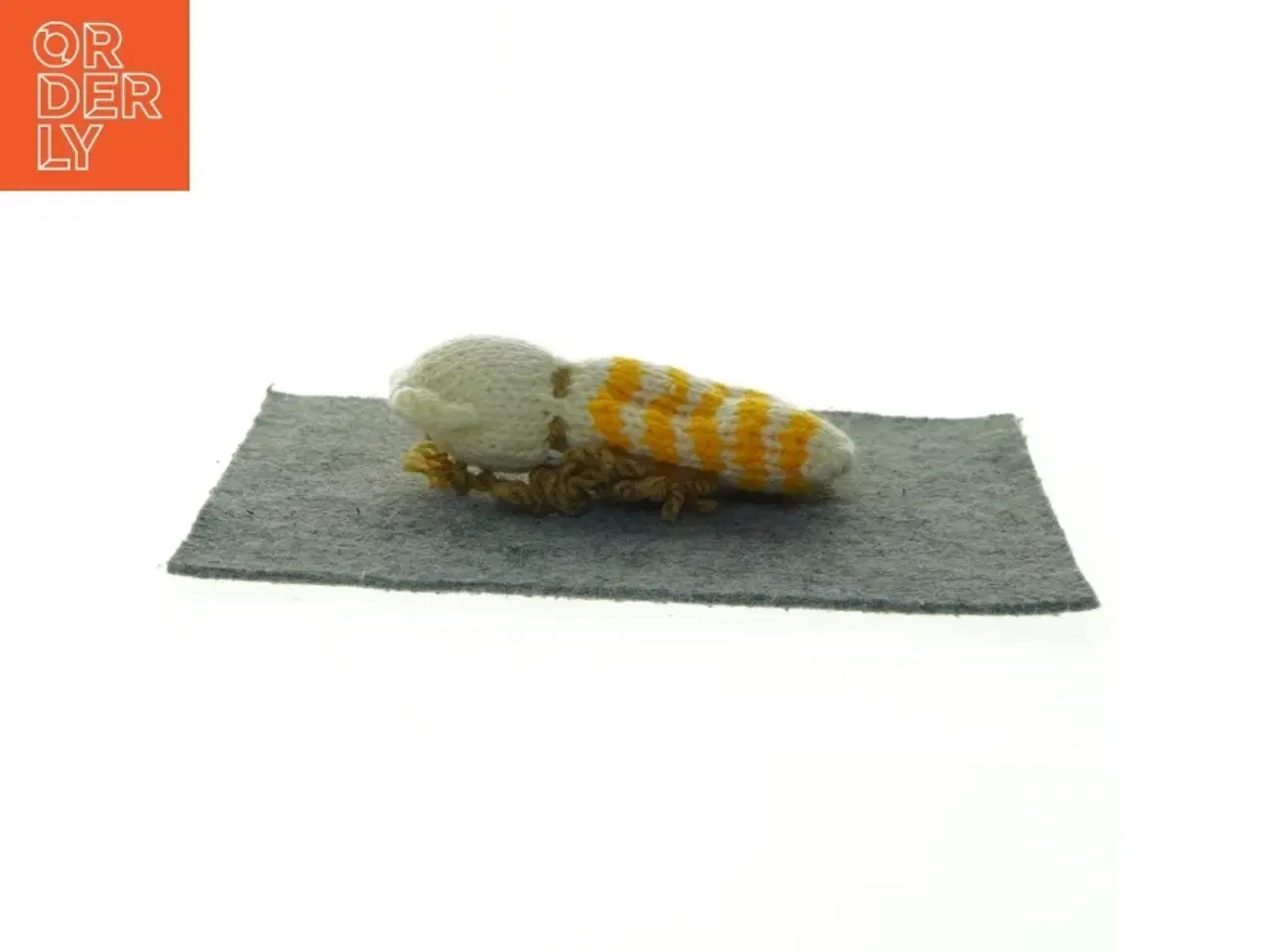 Billede 4 - Håndstrikket bamse (str. 13 x 7 cm)