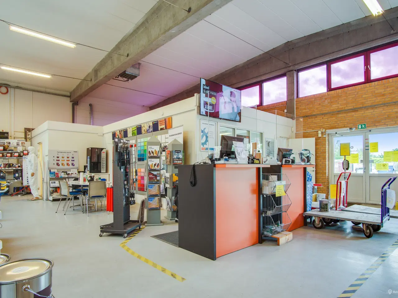 Billede 10 - Stor rummelig engros butik/lager med tilhørende kontorer
